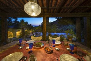 Outdoor dining
