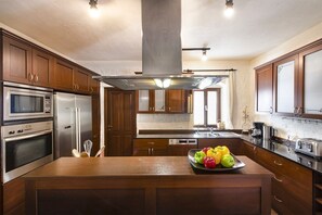 Dishwasher, high chair