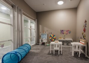 Zona de juegos infantil cubierta