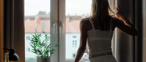 Single Room | Desk, laptop workspace, blackout curtains, free WiFi