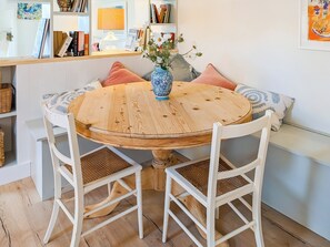 Dining - Relax, switch off, and reconnect in this inviting Shropshire studio. (Shrewsbury)