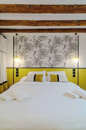 2 bedrooms, iron/ironing board, WiFi