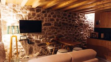 Télévision, cheminée