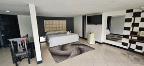 10 quartos, cofres nos quartos, ferros/tábuas de passar roupa