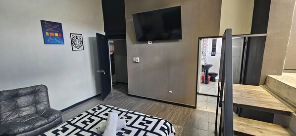 8 chambres, coffre-fort, fer et planche à repasser