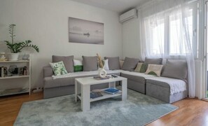 Télévision à écran plat