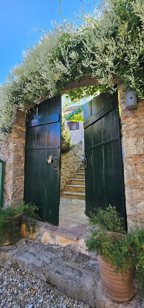 Exterior detail - The Hideaway- authentic Dalmatian stone house with a pool Hvar island (Vrbanj, Hvar)
