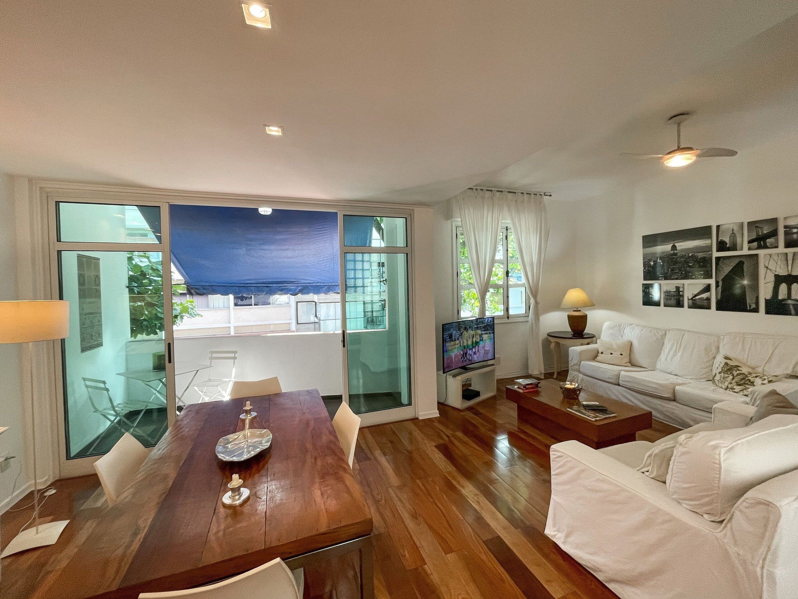 Basic Apartment | Living area
