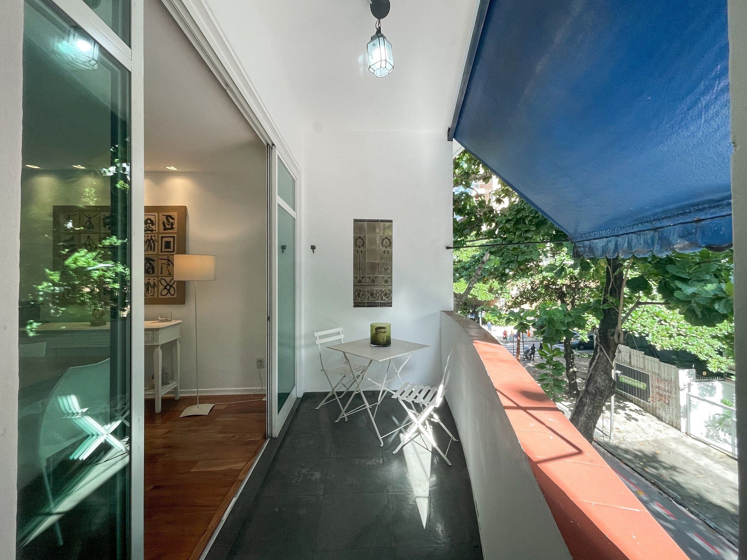 Basic Apartment | Outdoor dining