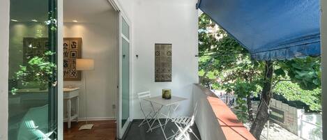 Basic Apartment | Outdoor dining