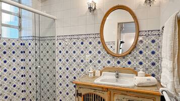 Apartment | Bathroom