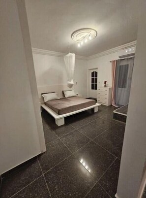 1 camera, ferro/asse da stiro, Wi-Fi