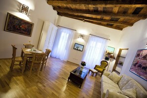 25-inch flat-screen TV with digital channels, computer - Cagliari Homes (Cagliari)