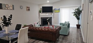 Smart TV, fireplace