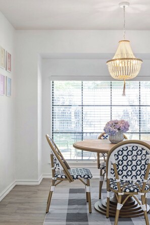 Dining - Spacious 3+ bedroom home in a quiet cul-de-sac near I35 in Norman (Norman)