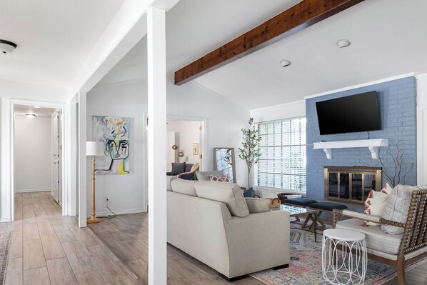 Smart TV - Spacious 3+ bedroom home in a quiet cul-de-sac near I35 in Norman (Norman)