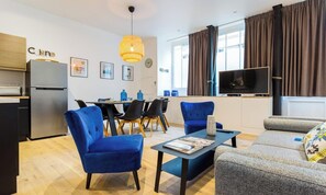 TV - NESTLED IN THE VIBRANT AND HISTORIC NEIGHBORHOOD OF RUE SAINT BON–MARAIS- 2 BEDS (Paris)