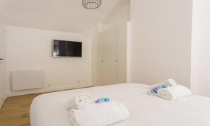 2 bedrooms, desk, iron/ironing board, free WiFi
