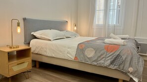 1 bedroom, iron/ironing board, free WiFi, bed sheets - cocon du moulin (Niza)