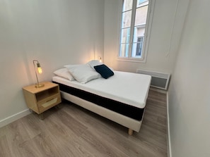 1 chambre, fer et planche à repasser, accès au Wi-Fi (inclus)