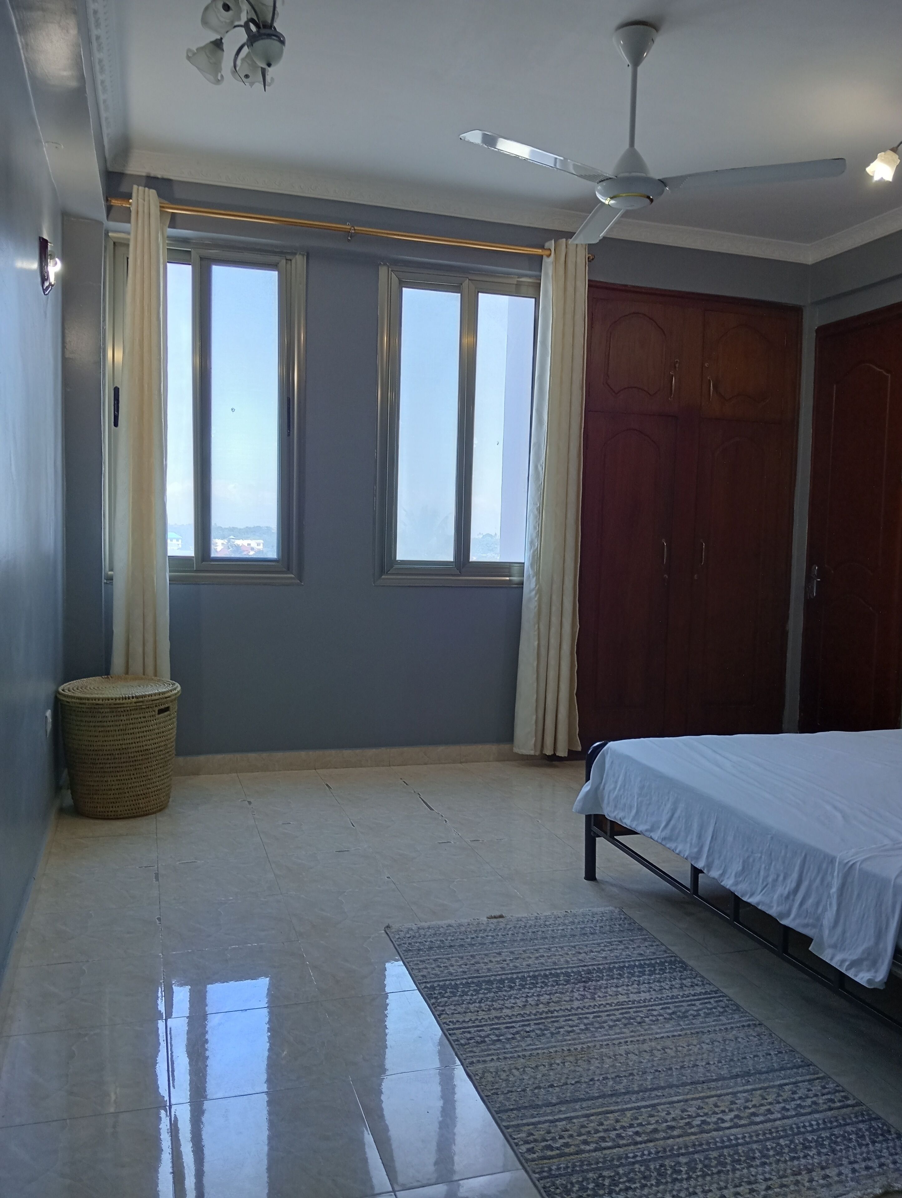 3 bedrooms, iron/ironing board, free WiFi, bed sheets