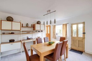 Hus, 4 soverom, terrasse, byutsikt | Spisestue