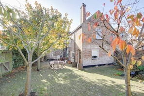 House, 4 Bedrooms, Patio, City View | Exterior - 4 BR & 2 Bathroom House Parking Garden St Neots Town Centre (St Neots)