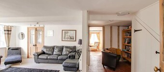 4 BR & 2 Bathroom House Parking Garden St Neots Town Centre