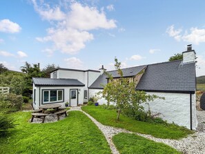 Exterior - 3 bedroom accommodation in Dunan, Isle of Skye (Dunan, Isle of Skye)