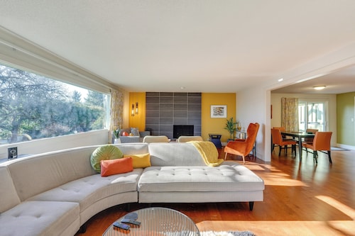 Medford Vacation Rental w/ En-Suite Bathrooms!
