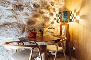 Dining - A cosy one-bedroom accommodation unit with 24 m2 (Sortelha)