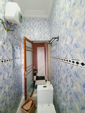 Towels, soap, toilet paper - Cozy apartment in brilliant Accra with AC, WiFi (Accra)