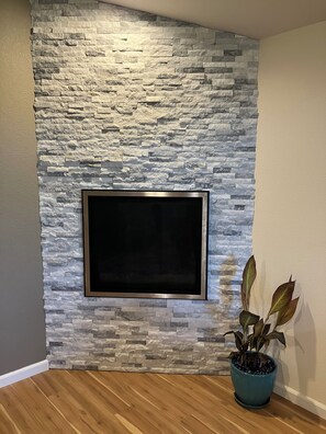 Interior - Newly Built Westside Paradise 4-bedroom house in Ukiah (Ukiah)