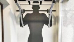 Silouette di una persona su un muro.