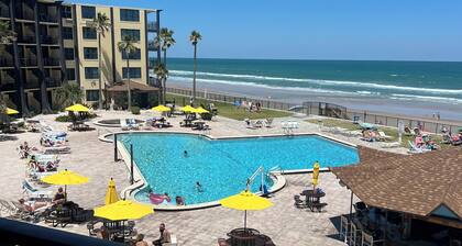 Beach Side 1-bdrm, AC, Wifi, kitchenette, balcony, direct ocean view.