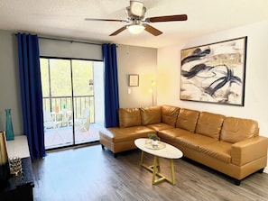 Een smart-tv en een kantoor