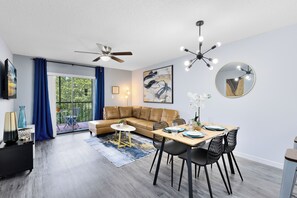 Smart TV, offices - *Galaxy Getaway* *NASA*, Pool, BBQ, Gym, Arcade (Titusville)