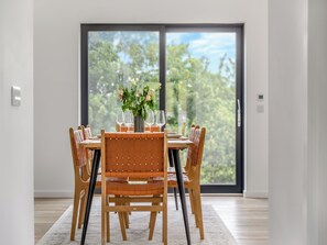 Dining - 3 bedroom accommodation in Portree, Isle of Skye (Portree, Isle of Skye)