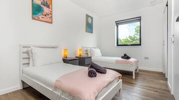 3 bedrooms, free WiFi, bed sheets