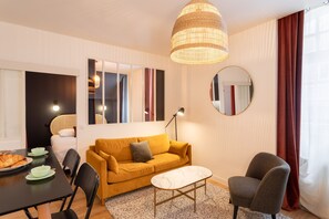 Fernseher, Stereoanlage