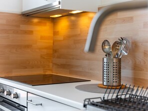 Fridge, microwave, oven, coffee/tea maker
