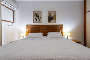 1 bedroom, iron/ironing board, free WiFi, bed sheets - (902-A) Apartamento com Suíte no Coração Leblon (Rio de Janeiro)