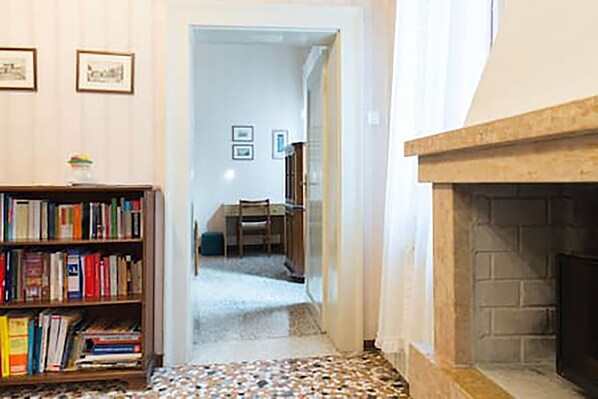 1 bedroom - Apartment Near Biennale Theatre by Ca-sa Check (Montichiari)