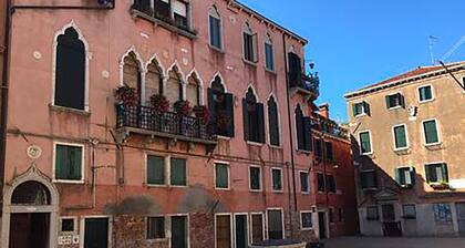 Apartment Near Biennale Theatre by Ca-sa Check