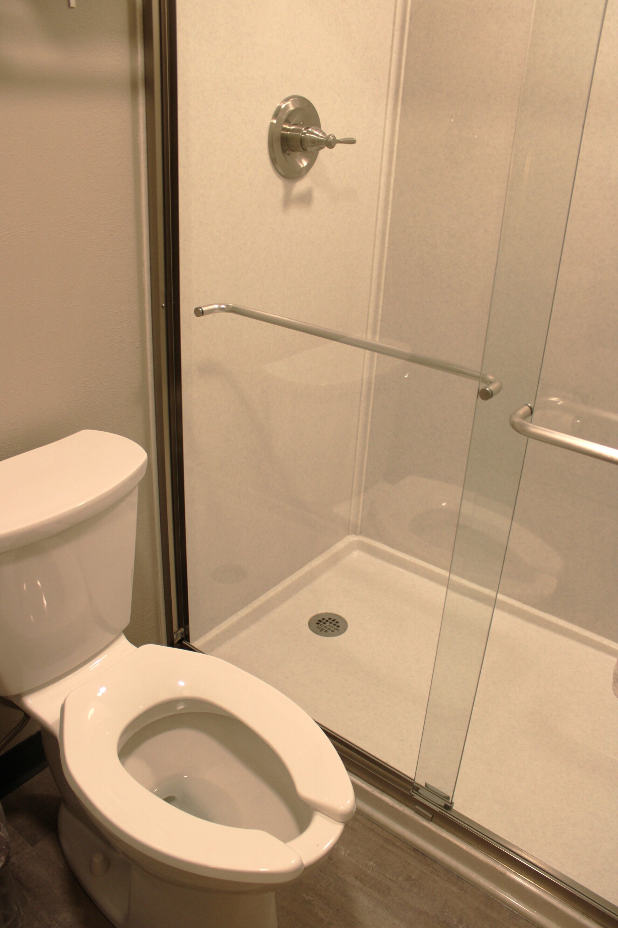 Room, 2 Queen Beds, Non Smoking (Guestroom) | Bathroom