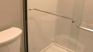 Room, 2 Queen Beds, Non Smoking (Guestroom) | Bathroom