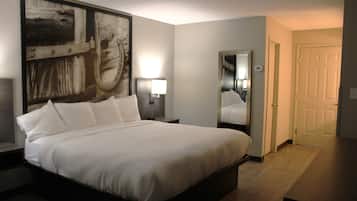 Single Room, 1 King Bed, Non Smoking (Guestroom) | 1 bedroom, iron/ironing board, free WiFi