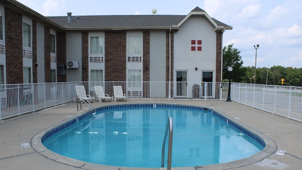 Outdoor pool - Boarders Inn & Suites (Lamar)