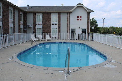 Boarders Inn & Suites