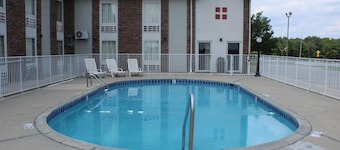 Boarders Inn & Suites
